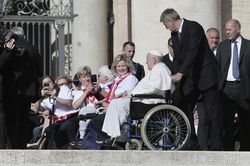 Malteser Romwallfahrt 2022 - Audienz mit Papst Franziskus auf dem Petersplatz Foto: Dirk Jochmann/Malteser